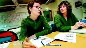 Bra pedagogik. Steffi Kniepmeyer och Maria Andersson tycker båda att marte meo-pedagogiken är bra och skulle kunna användas mer i kommunens verksamhet. Foto: Anders Liljegren