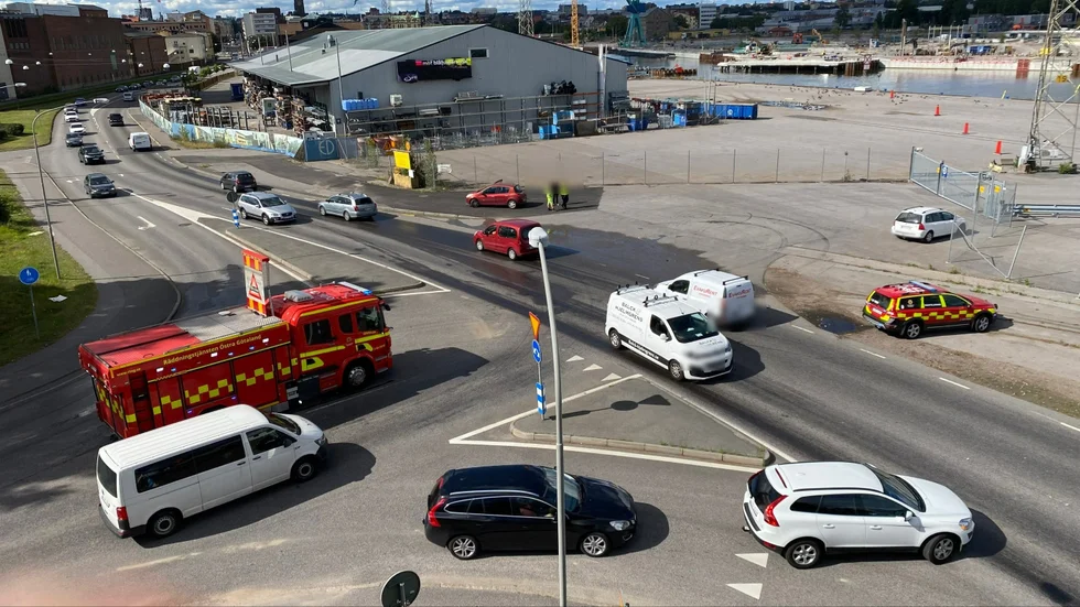 En personbil och en lastbil krockade på Sjötullsgatan på torsdagen.