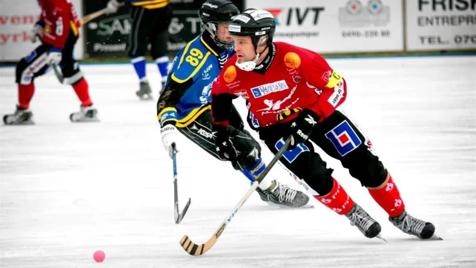 Anders Davidsson och Tjust Bandy har haft bra på spelet hittills under säsongen. I morgon jagas den tolfte segern när Åby/Tjureda väntar.