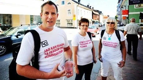 Henrik Tvarnö,  LO-distriktet Sydost, Annika Uddén, Kommunal och Eva Kaunyssaar, Kommunal, gick runt och informerade ungdomarna om deras rättigheter.