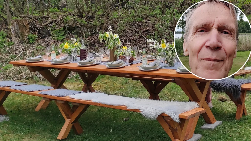 Nils Danielsson i Åkers hembygdsförening sörjer det försvunna bordet och bänkarna, som tillhör Strängnäs kommun.