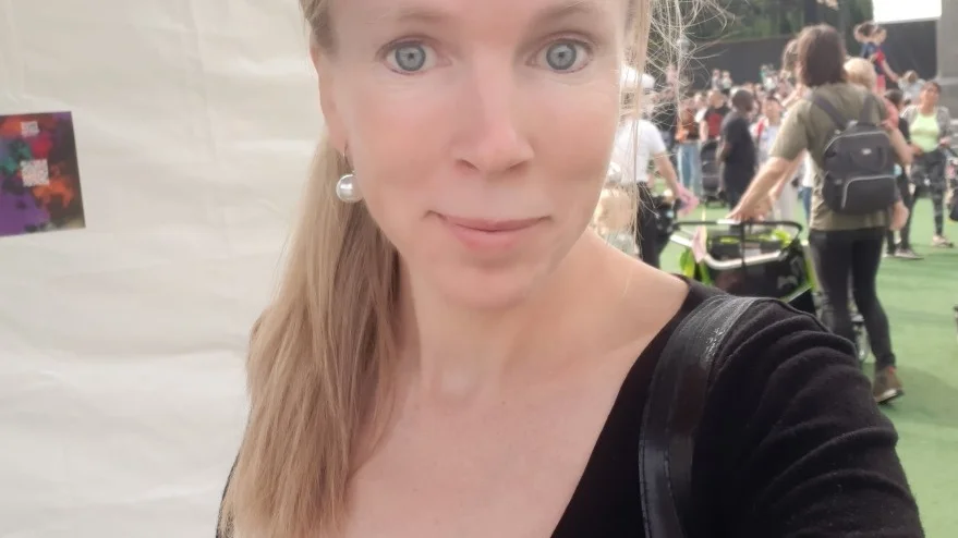 Ellinor Lundvik från Katrineholm var på plats i Kungsträdgården i Stockholm när polisen hittade en bombväska och parken fick utrymmas. 