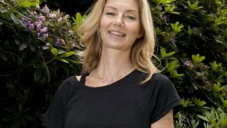 Sarah Sheppard blev besatt av dinosaurier i vuxen ålder och skrev boken Massor av dinosaurier. Den blev nominerad till AugustprisetFoto: Jonas Ekströmer/Scanpix