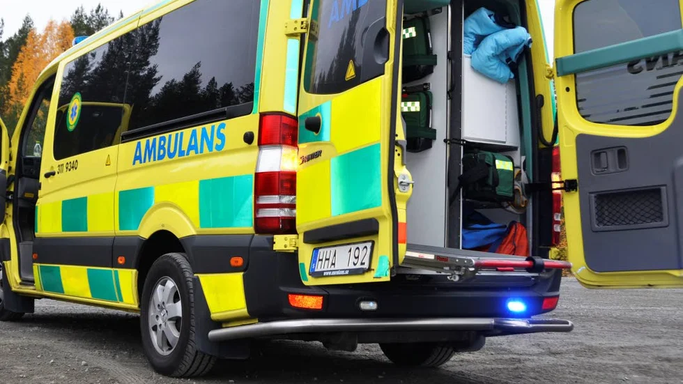 En manlig cyklist i 70-årsåldern blev på tosdagen påkörd av en bil på E10.