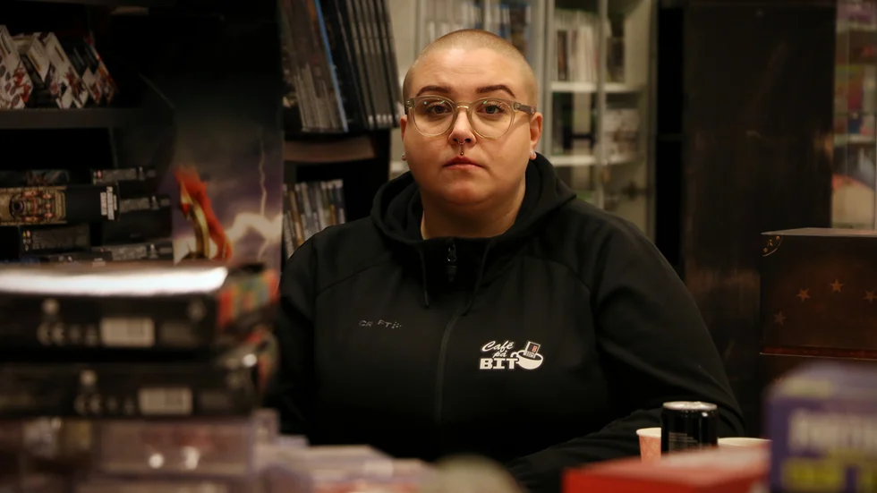 Ebba Wikbladh har diagnosen adhd och hon har ett stort behov av rutiner och struktur. Hon fann det på sin arbetsplats, men mattan rycktes undan när branden bröt ut. "Det har varit en livskris", säger hon.