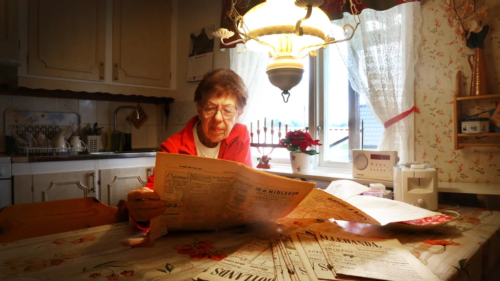 Marianne Mattsson i Levide har alltid haft Gotlands Allehanda till frukost. När hon börjar bläddra i bunten från 1952, sommaren när hon som nioåring nyfiket läste GA, blir nostalgifaktorn hög.