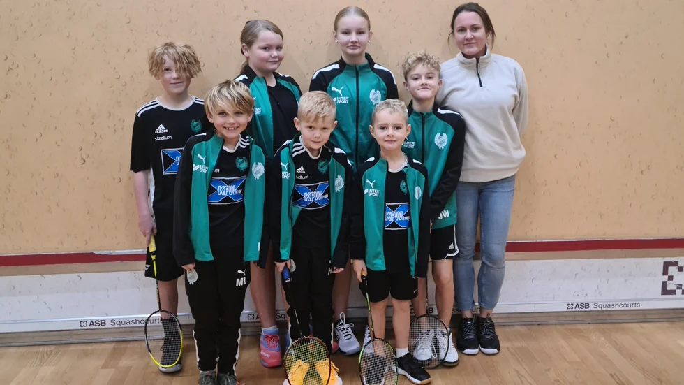 Ett framgångsrikt gäng från Julita som tog fyra medaljer vid tävlingen i Örebro. Bakre raden från vänsterJack Fredriksson, Vincent Fredriksson, Molly Karlsson Lundmark, John Wigardt och tränaren Pernilla Wigardt. Främre raden från vänster Max Lenekrantz, Harry Fredriksson och Wille Wigardt.

