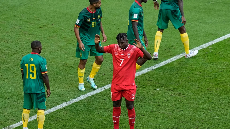 Breel Embolo gjorde matchens enda mål när Schweiz besegrade Kamerun med 1–0 i fotbolls-VM.