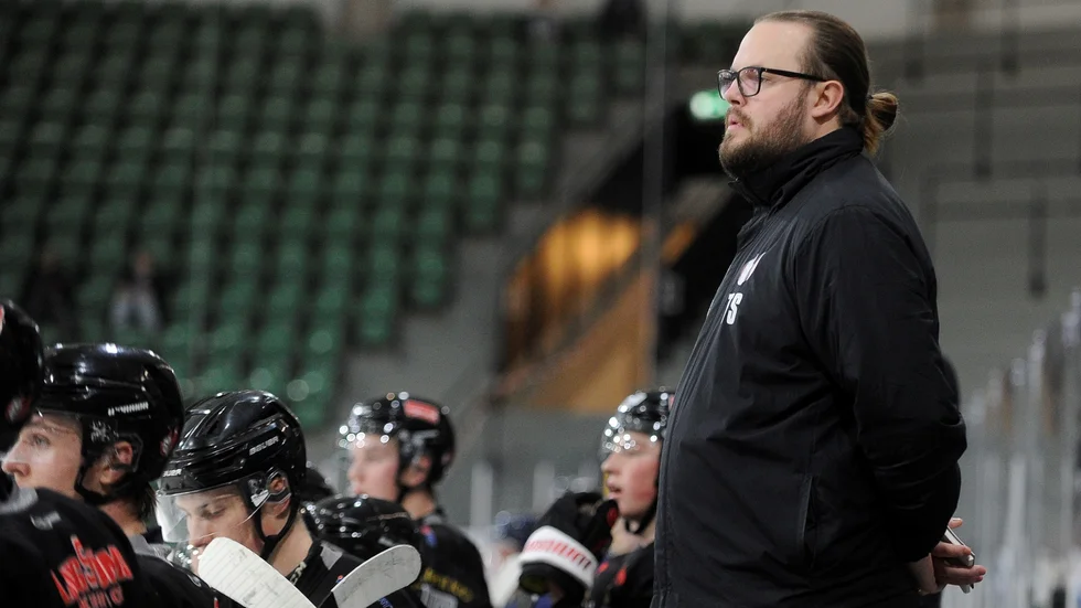 Tobias Snäll, Nyköpings SK:s nye huvudtränare kommer att jobba med många yngre spelare även kommande säsong. Han hade NSK:s J20-lag förra säsongen.