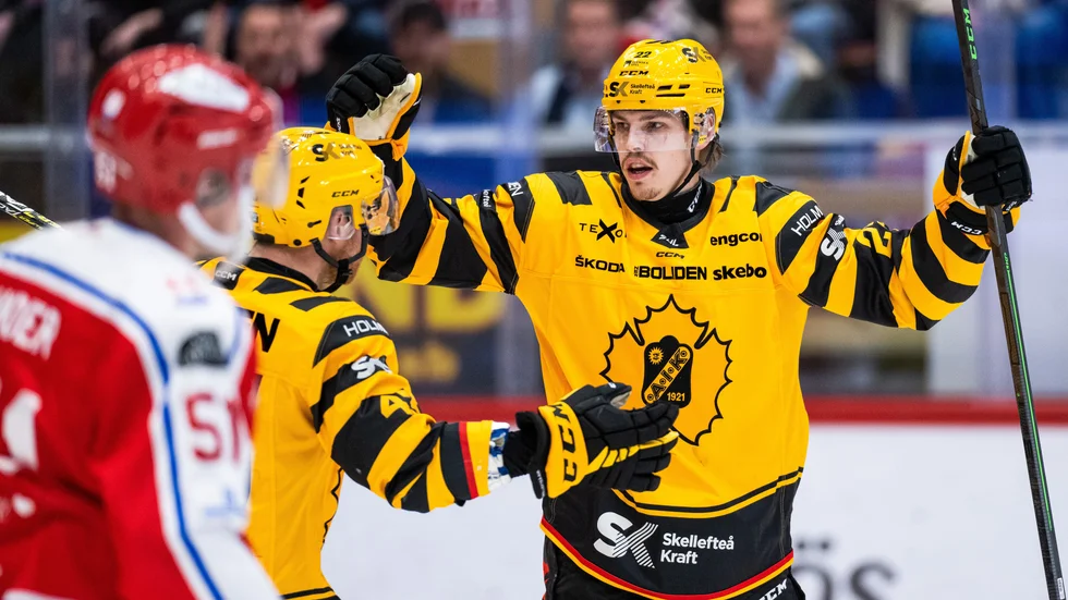 Jonathan Johnson gjorde ett mål och ett assist när Skellefteå AIK vann med 2–1 borta mot Timrå under lördagen.