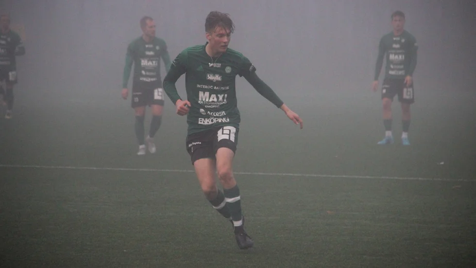 Alexander Littlewood gjorde två mål när ESK blev klart för P19 division 1.