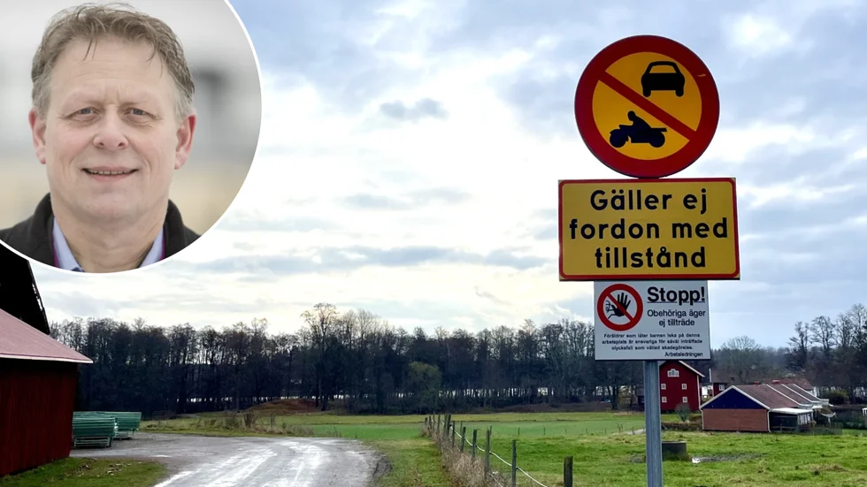 Den vita skylten "obehöriga äger ej tillträde" saknar tillstånd. Stefan Jansson, fastighetschef, säger att den ska tas bort. 