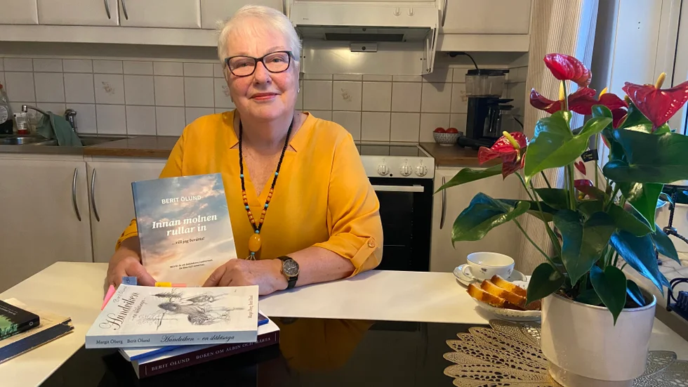 I Berit Ölunds tionde bok delar hon med sig av roliga, spännande och intressanta händelser ur sitt rika liv. "Jag har alltid varit en engagerad person som inte direkt suttit i en gungstol", skrattar hon.