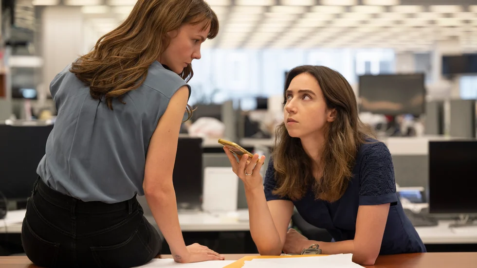 Carey Mulligan och Zoe Kazan spelar journalisterna Megan Twohey och Jodi Kantor som avslöjade Harvey Weinsteins övergrepp. Pressbild.