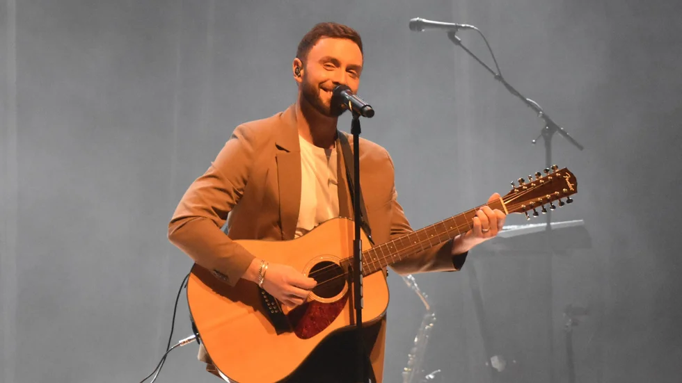 Måns Zelmerlöwär ute på konserthusturnén "Vårskrik" och på torsdagkvällen kommer han till Culturum i Nyköping. Showen är utsåld.