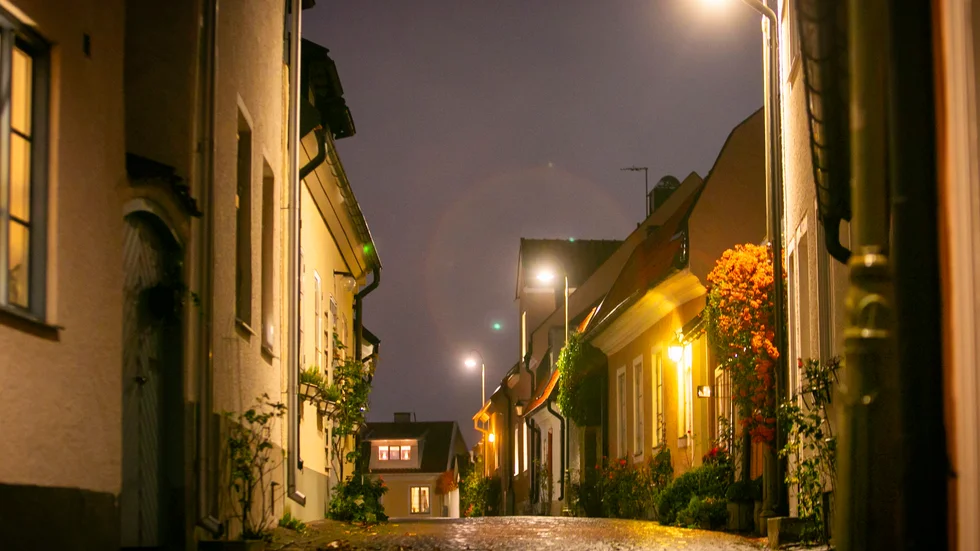 Det kommer ta flera år – och kosta åtskilliga miljoner – att byta ut gatubelysningen i Visby innerstad.