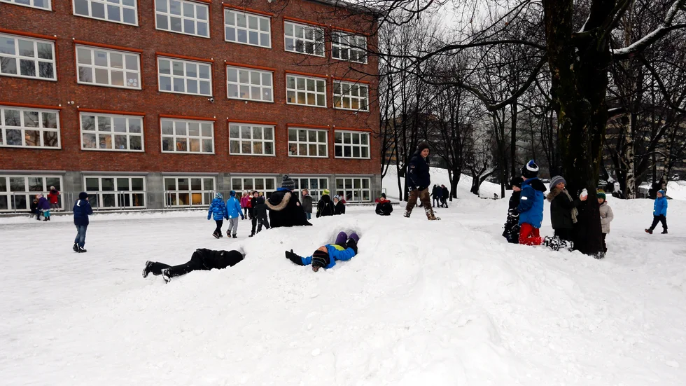 Ska fler brott än i dag kontrolleras innan en person får anställning på en skola? Skolministern vill se över lagstiftningen. Arkivbild.