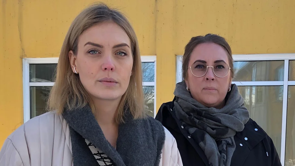 Tea Tingstad och Linda Norsten jobbar på Piteå sjukhus som medicinska sekreterare. De sågar Regionens förslag att snabbutbilda personal som sedan blir deras kollegor. 