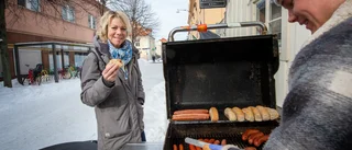 Korvar och bröd lockade många besökare: "Jättetrevligt"
