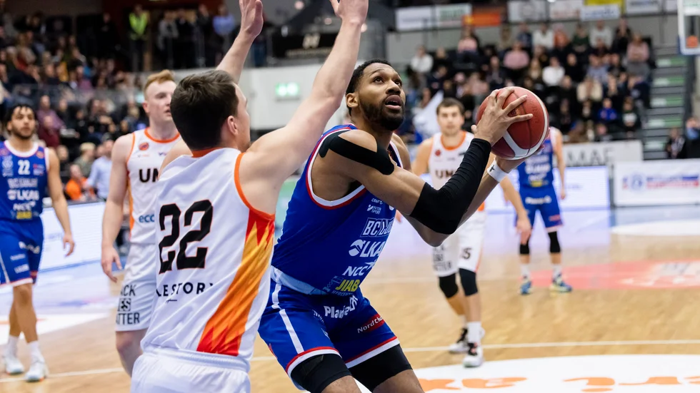 LaDarien Griffin i den första kvartsfinalen mot Umeå
