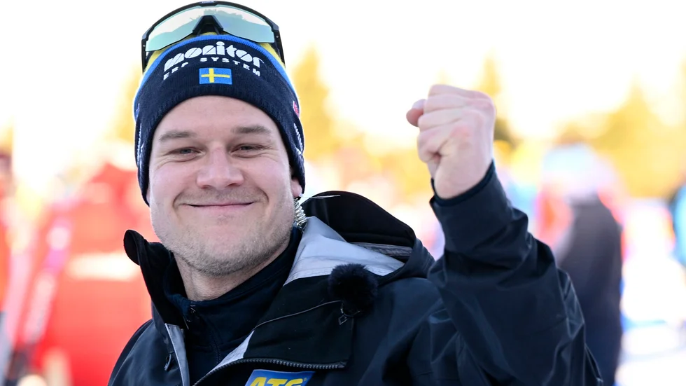 Sveriges skidskyttetränare Johannes Lukas hyllas av de aktiva för sin träningsfilosofi. Arkivbild.