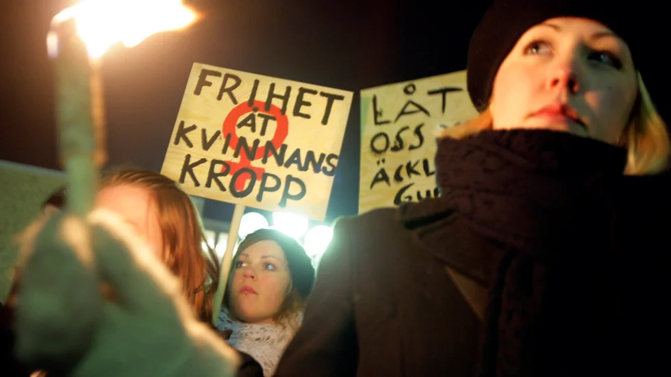 Något som är återkommande är män som anser sig ha rätt att bestämma över hur kvinnor ska klä sig, se ut och vara, rent allmänt. Ibland med påstådd religion som grund, ibland med enbart sin egen föreställning om hur kvinnor bör vara.