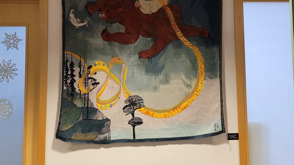 Inte så välhängd gobeläng.