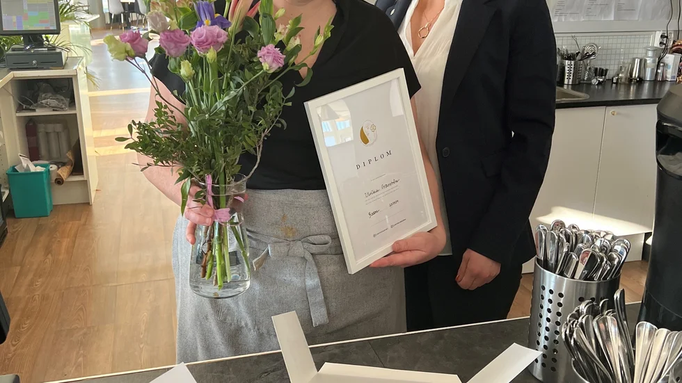 Restauratör Ulrika Granström tillsammans med Centerkvinnorna Norrbottens ordförande Malin Sax. 