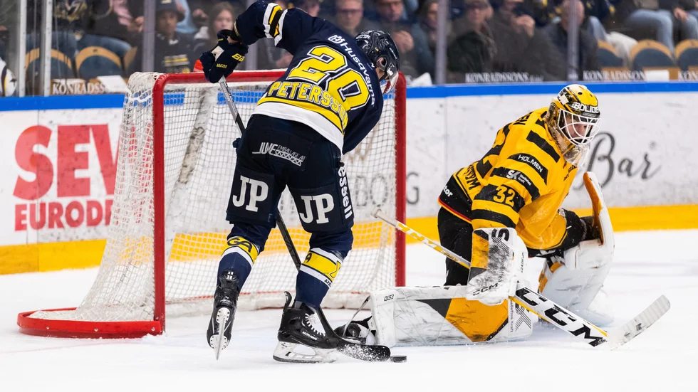 HV71:s André Petersson gjorde 2–0 på en omdiskuterad straff i slutet av andra perioden. 