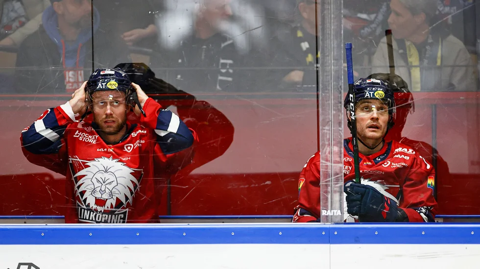 LHC:s John Nyberg och Ben Maxwell i utvisningsbåset.