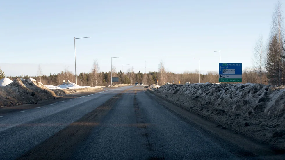 "Kolmilavägen, Kvarngatan och Nils Edéns väg klipptes av när Norra Ringen byggdes, vilket medförde ökat tryck på andra vägar. Tidigare så kunde man åka förbi Acusticum vid Coop, men nu är det stopp även där. Det är nu ett jättetryck på Annelundsgenomfarten så där blir det väl också ytterligare åtgärder snart med fartgupp och dylikt?" skriver signaturen Gnällspiken.