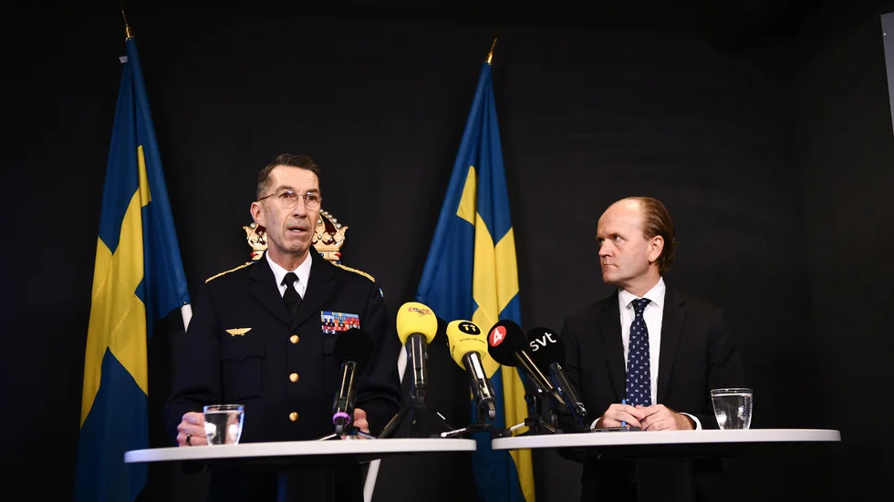 Överbefälhavare Micael Bydén och generaldirektör Mikael Granholm på Försvarsmaktens pressträff. Arkivbild.