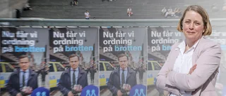 "Det blir därför nästan lite som en modern tappning av Närrevyns visor mellan varven att läsa Linders ledare nu för tiden"