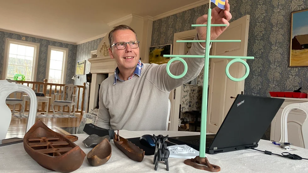 Midsommarstång som han har designat. 