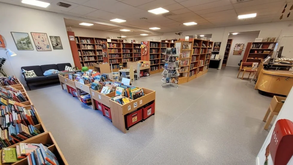 Bibliotekets nya lokaler hittas i bankens och postens gamla lokaler intill Ica på Porsnästorget.