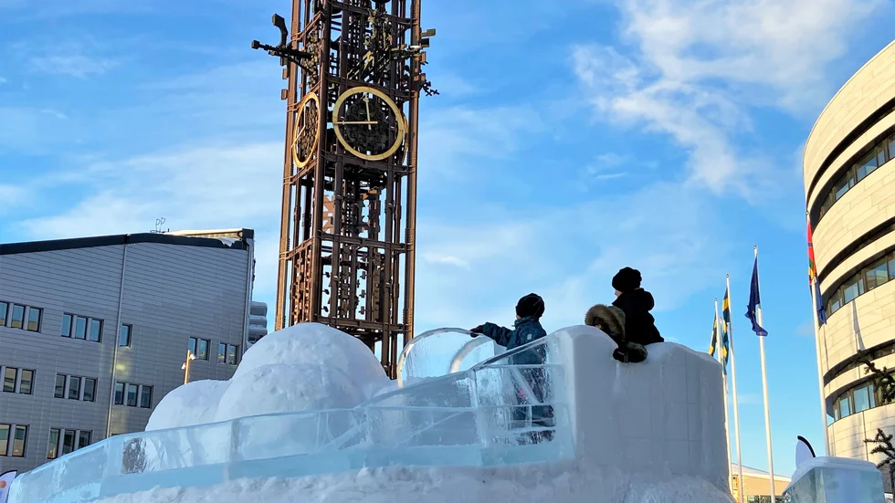 Snöleklandet mitt på stadshustorget i nya delen av centrum var mycket välbesökt.