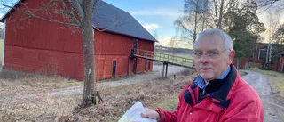 Djälp! Leif har tung trafik, kraftledning och flyg runt knuten – sen kommer tåget: "Det var värre förr"
