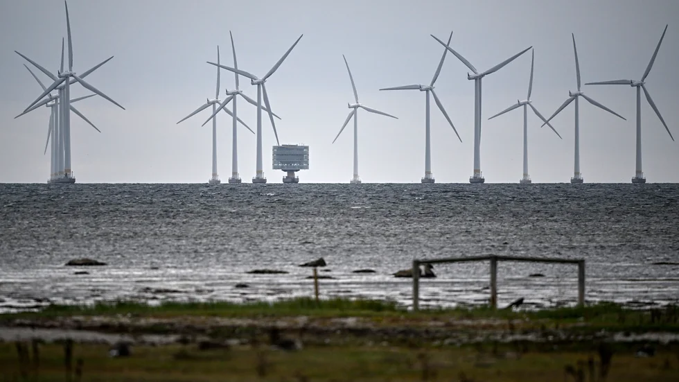 Lillgrund söder om Öresundsbron är ett exempel på en havsbaserad vindkraftspark.