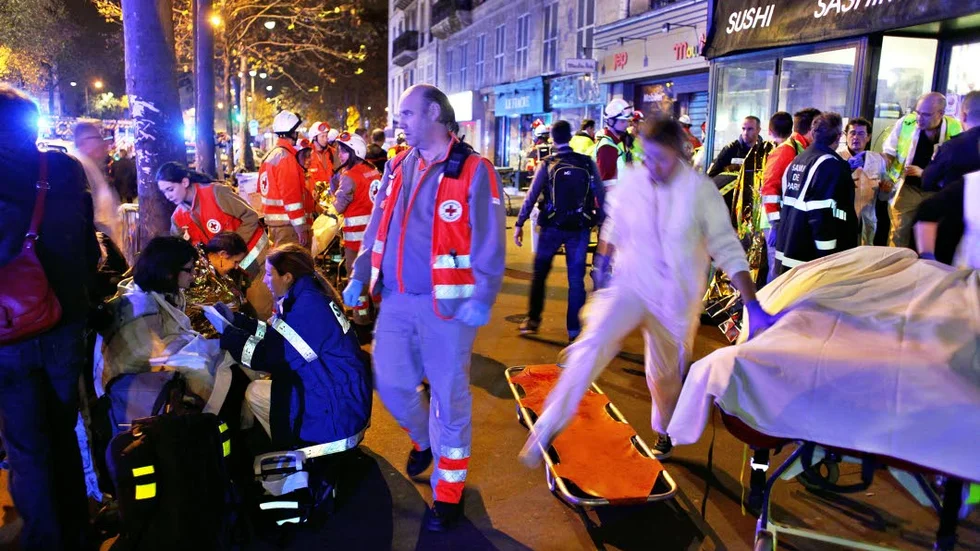 PÅ PLATS. Lulebon Joseph Knevel befann sig mitt i terrorns Paris där minst 120 människor miste livet. Joseph Knevel tog sig i säkerhet via tunnelbanan.