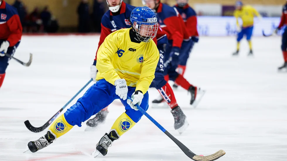 Viktor Spångberg i landslagströjan på VM. Två assist gjorde Motalasonen i premiären mot Norge.