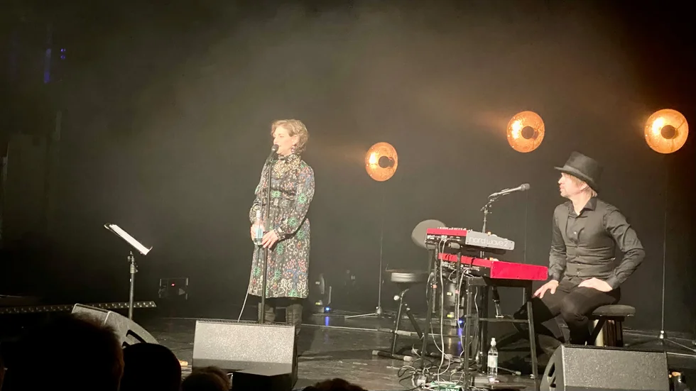 Helen Sjöholm bjöd på en och en halv timme av intensiv närvaro och massor av högoktanig musik i Thomas Arena.