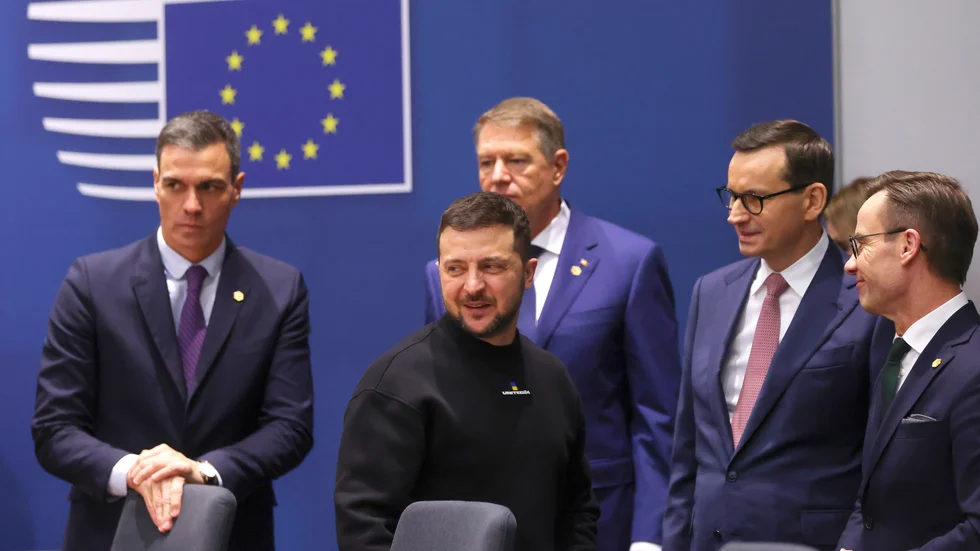 Spaniens premiärminister Pedro Sánchez, Ukrains president Volodymyr Zelenskyj, Rumäniens president Klaus Werner Ioannis, Polens premiärminister Mateusz Morawiecki och Sveriges statsminister Ulf Kristersson i Bryssel.