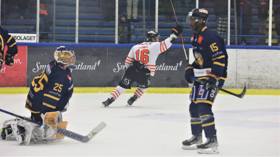 Visby Roma kom tillbaka från två underlägen, men föll till sist efter straffläggning i ödesmatchen mot Karlskrona. 