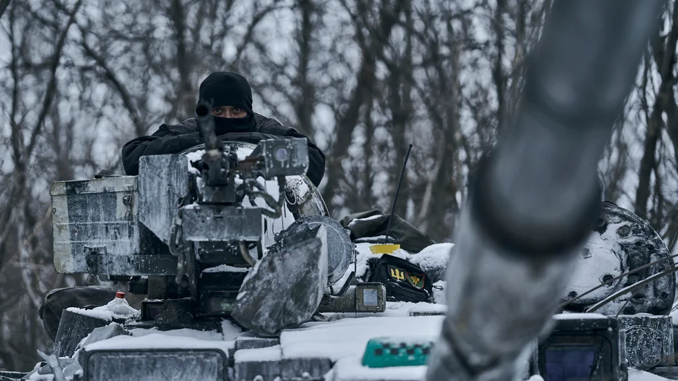 En ukrainsk stridsvagn vakar vid fronten i Bachmut i östra Ukraina.
