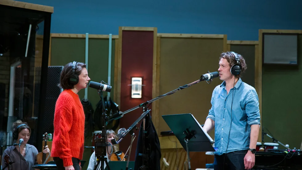 Oscar Töringe och Louise Peterhoff spelar huvudrollerna i "Alltid vara vi", musikteater av Veronica Maggios och Oskar Linnros musik, på Kulturhuset Stadsteatern i Stockholm. Arkivbild.