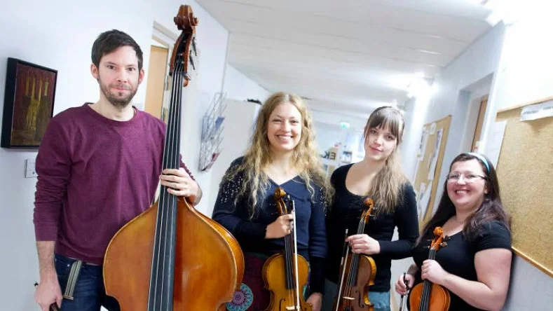 WIEN nästa. Kristallkvartetten med Peter Danielsson, kontrabas, Marie-Louise Klestrup Röijezon, viola, Isabelle Andö, violin och Maria Sjöstedt, violin.
