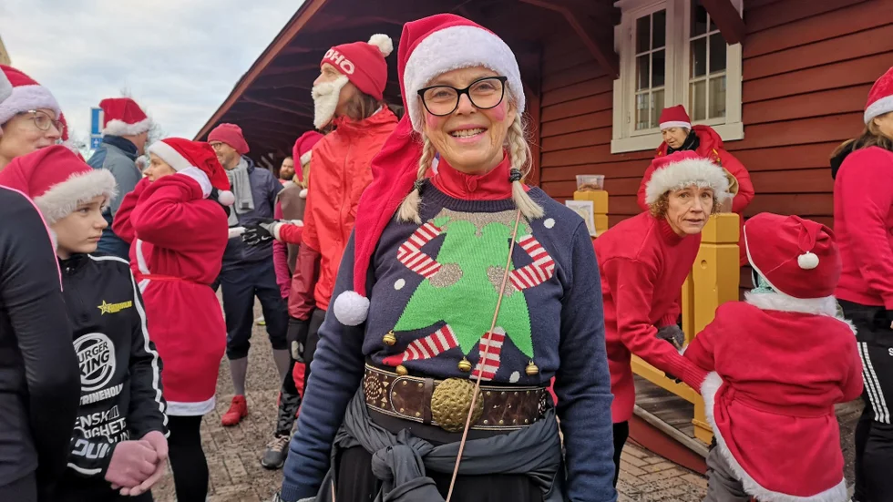 Marie Evald tycker att det roligaste med Tomtejoggen är både chansen att få "spöka ut sig lite" och att göra en god gärning. 