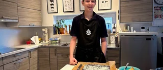 Diabetesen tvingade Lewis att tänka om – nu gör hans sockerfria bakbok succé: "Visste inte vad jag skulle göra"