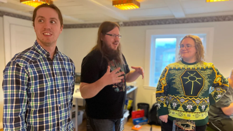 Johnny Nåhdin, Emil Thuresson och Melina Thuresson är tre av sammanlagt femton medlemmar i Kinda Figurspelsförening som alla delar intresset för spel av olika slag.