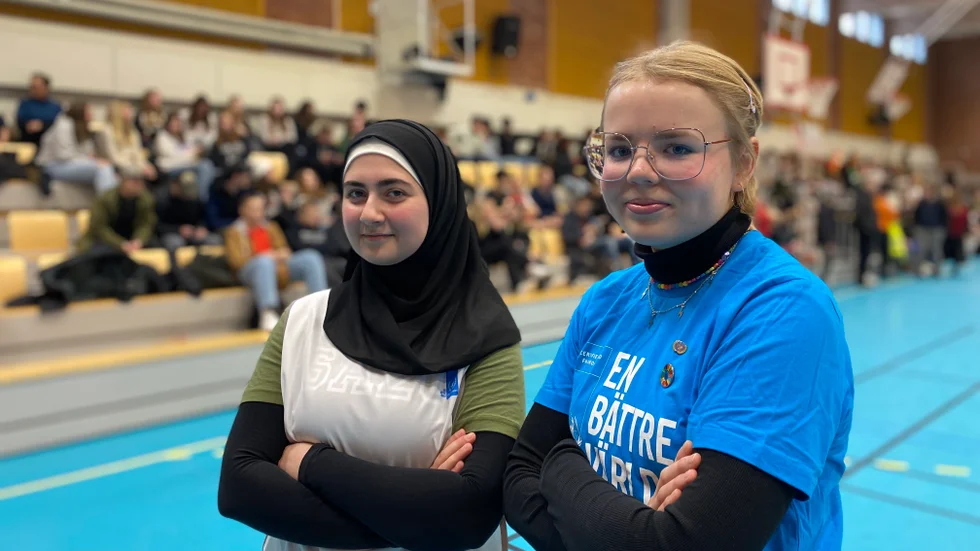 Amna Mardenli och Ellen Bergström är ordföranden i Högbergsskolans FN-förening. Det har varit tio aktiva medlemmar under hösten.